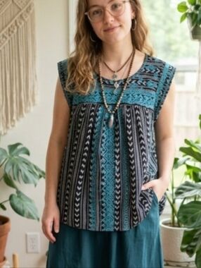 Savanna Jane Black White Blue Embroidered Blouse Size Small